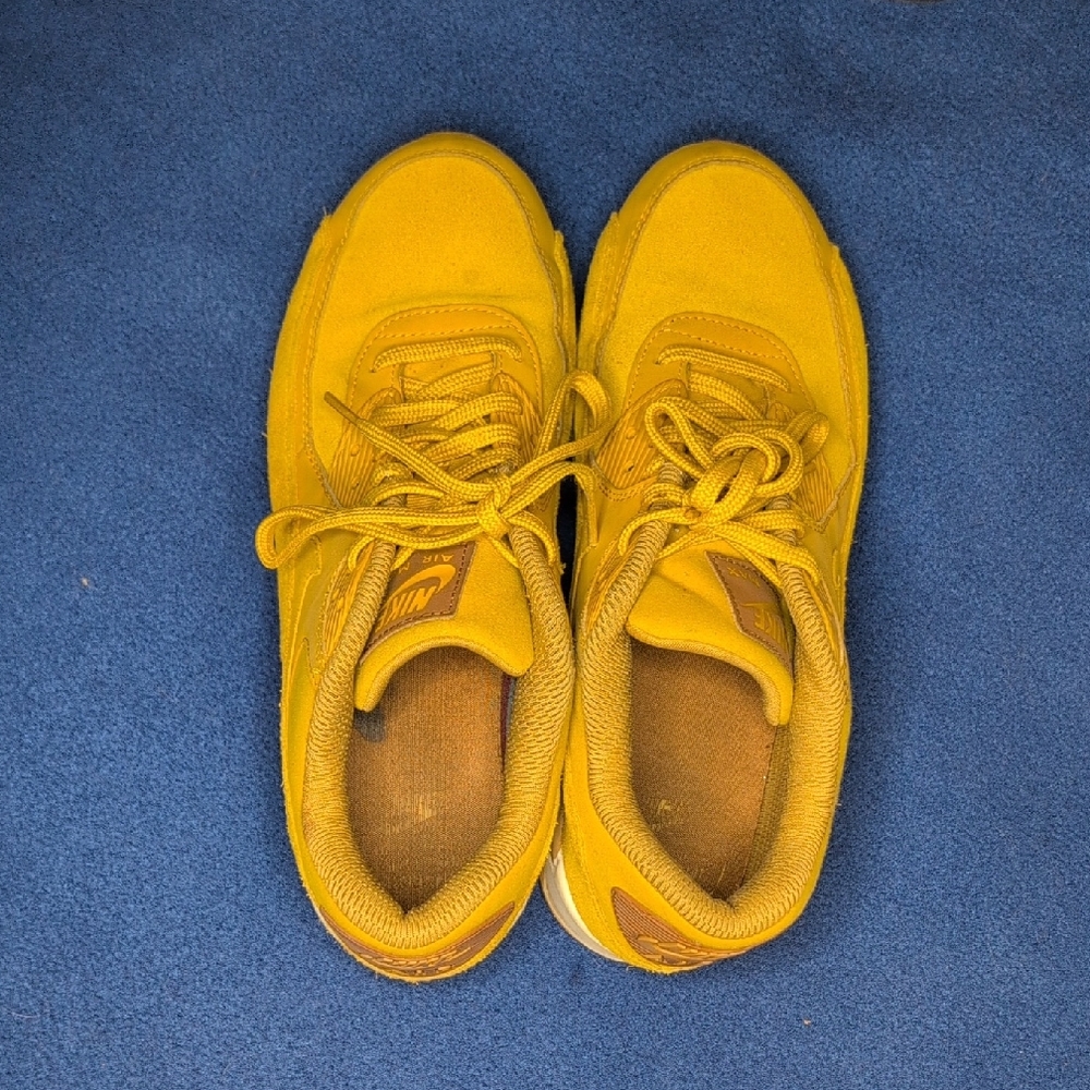 Nike Air Max 90 Mineral Yellow Suede Size 8.5
